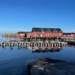 Lofoten Aurora Oceanfront 罗弗敦极光海景度假屋 モスケネス