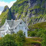 Lofoten Aurora Oceanfront 罗弗敦极光海景度假屋