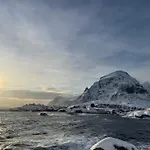 Lofoten Aurora Oceanfront 罗弗敦极光海景度假屋 * モスケネス