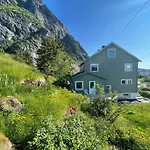 Lofoten Aurora Oceanfront 罗弗敦极光海景度假屋 アパート *