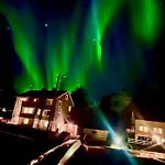 Lofoten Aurora Oceanfront 罗弗敦极光海景度假屋 モスケネス