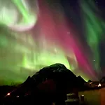 Lofoten Aurora Oceanfront 罗弗敦极光海景度假屋 モスケネス