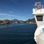Lofoten Aurora Oceanfront 罗弗敦极光海景度假屋 Apartment *