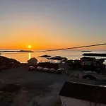 Lofoten Aurora Oceanfront 罗弗敦极光海景度假屋 Apartment *