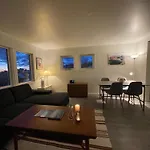 Lofoten Aurora Oceanfront 罗弗敦极光海景度假屋 *