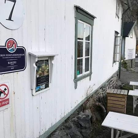 Lofoten Aurora Oceanfront 罗弗敦极光海景度假屋 *