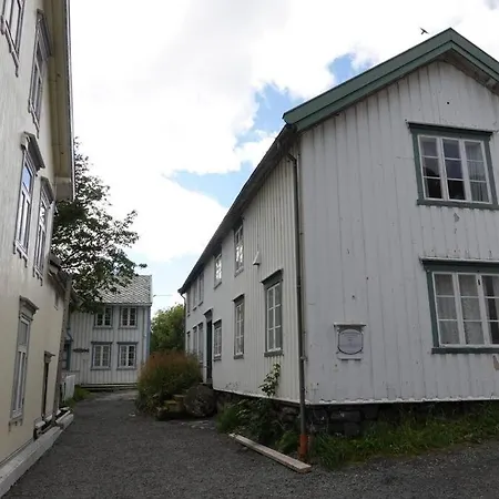 Lofoten Aurora Oceanfront 罗弗敦极光海景度假屋 *