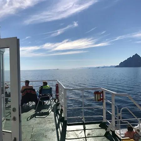 Appartement Lofoten Aurora Oceanfront 罗弗敦极光海景度假屋 *
