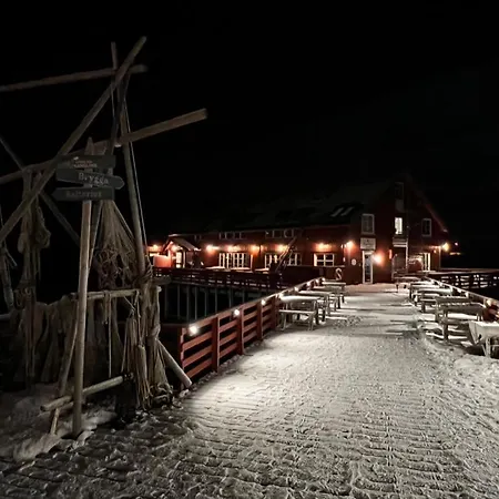 Lofoten Aurora Oceanfront 罗弗敦极光海景度假屋 Appartamento *