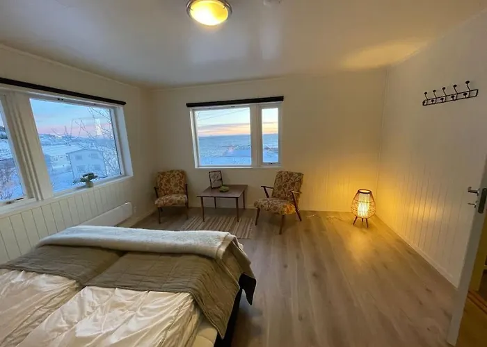 Lofoten Aurora Oceanfront 罗弗敦极光海景度假屋 *